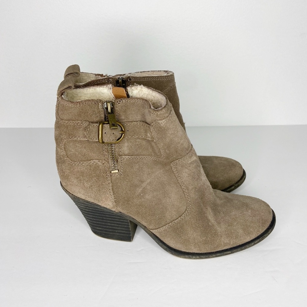 Lucky Brand Everalda Tan Suede Buckled Zip Ankle Booties Size 8